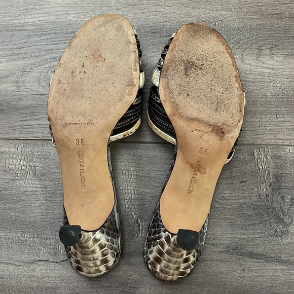 Manolo Blahnik kitten heels - Picture 2 of 4